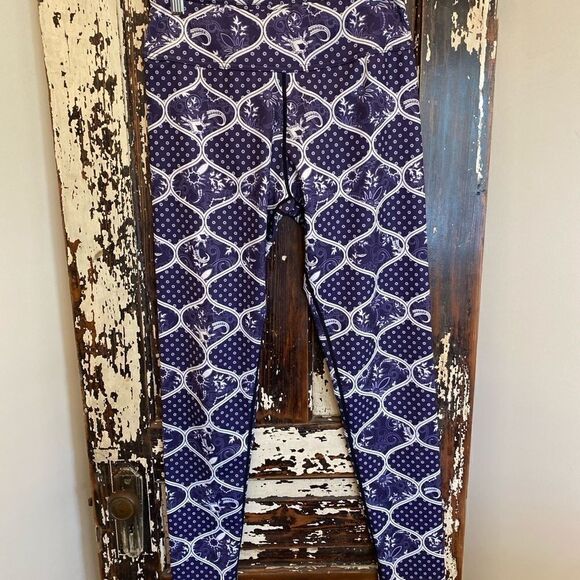 EUC  Military Hippie workout leggings.  Size L. - Picture 1 of 4